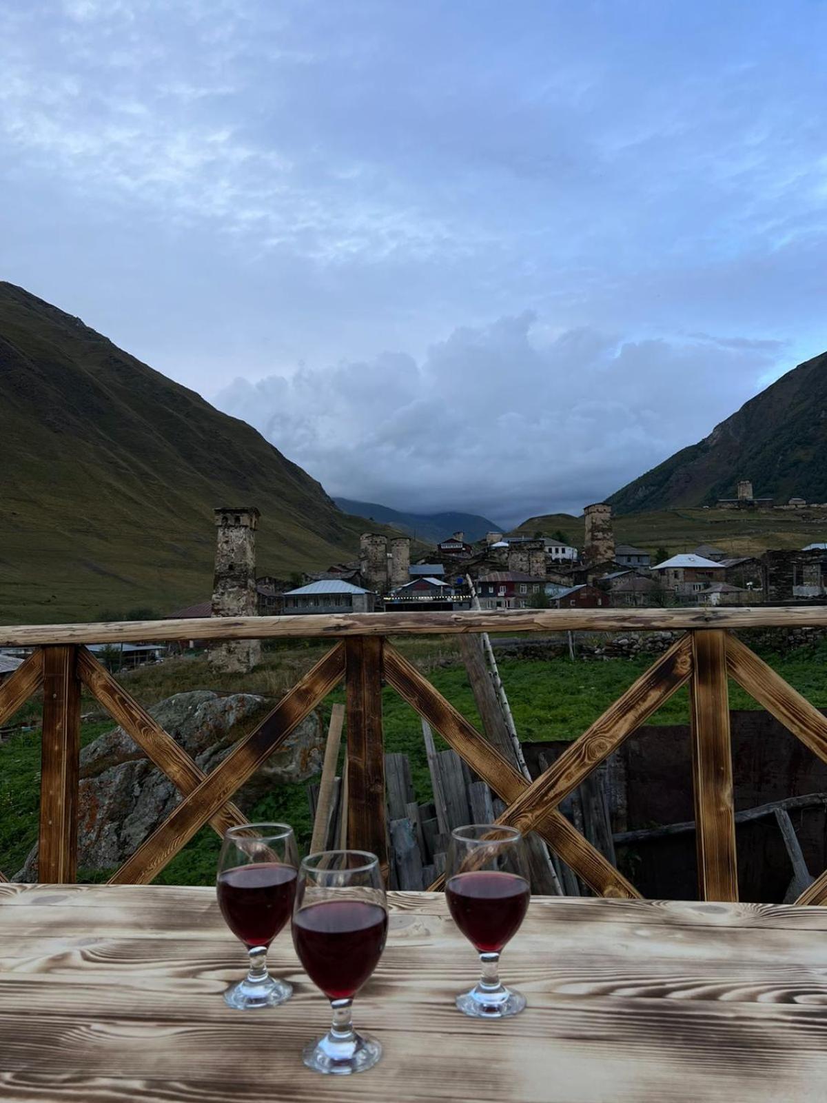 Guest House Buba Ushguli Buitenkant foto